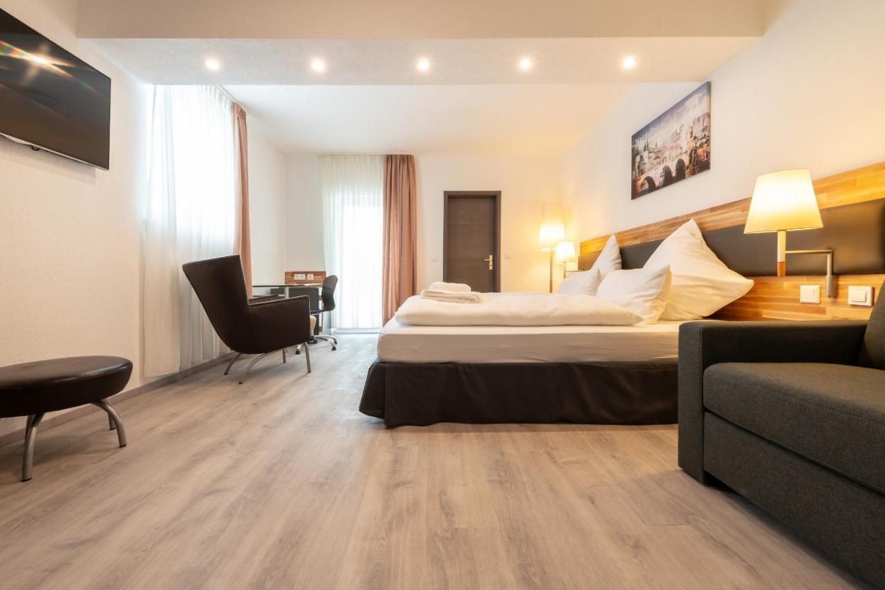 Hotel In Laisen Reutlingen Room photo