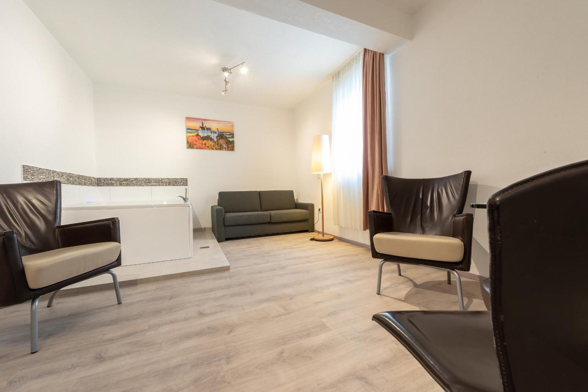 Hotel In Laisen Reutlingen Room photo