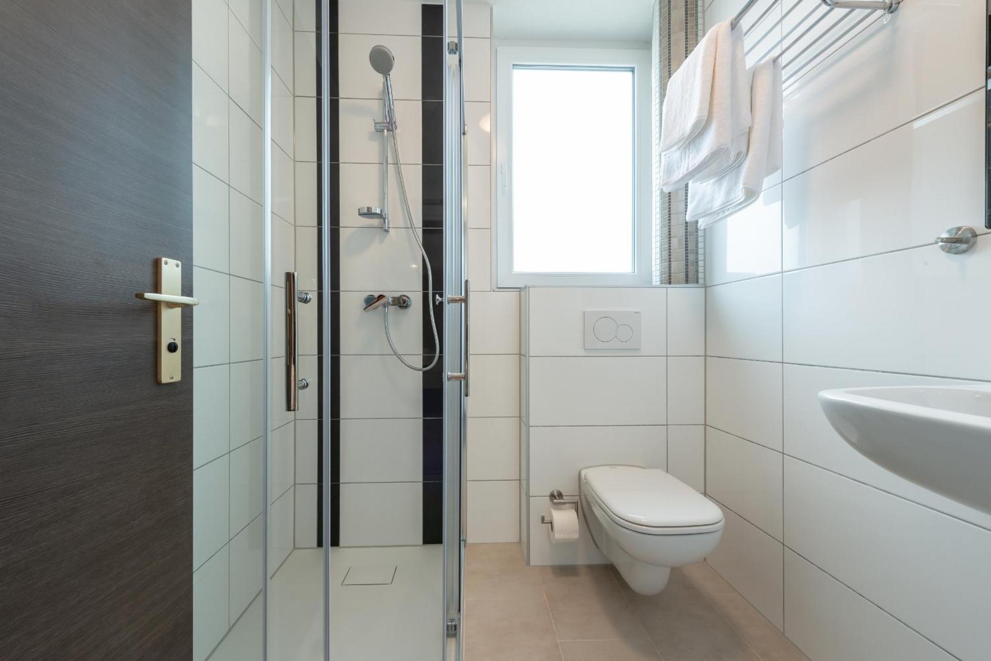 Hotel In Laisen Reutlingen Room photo
