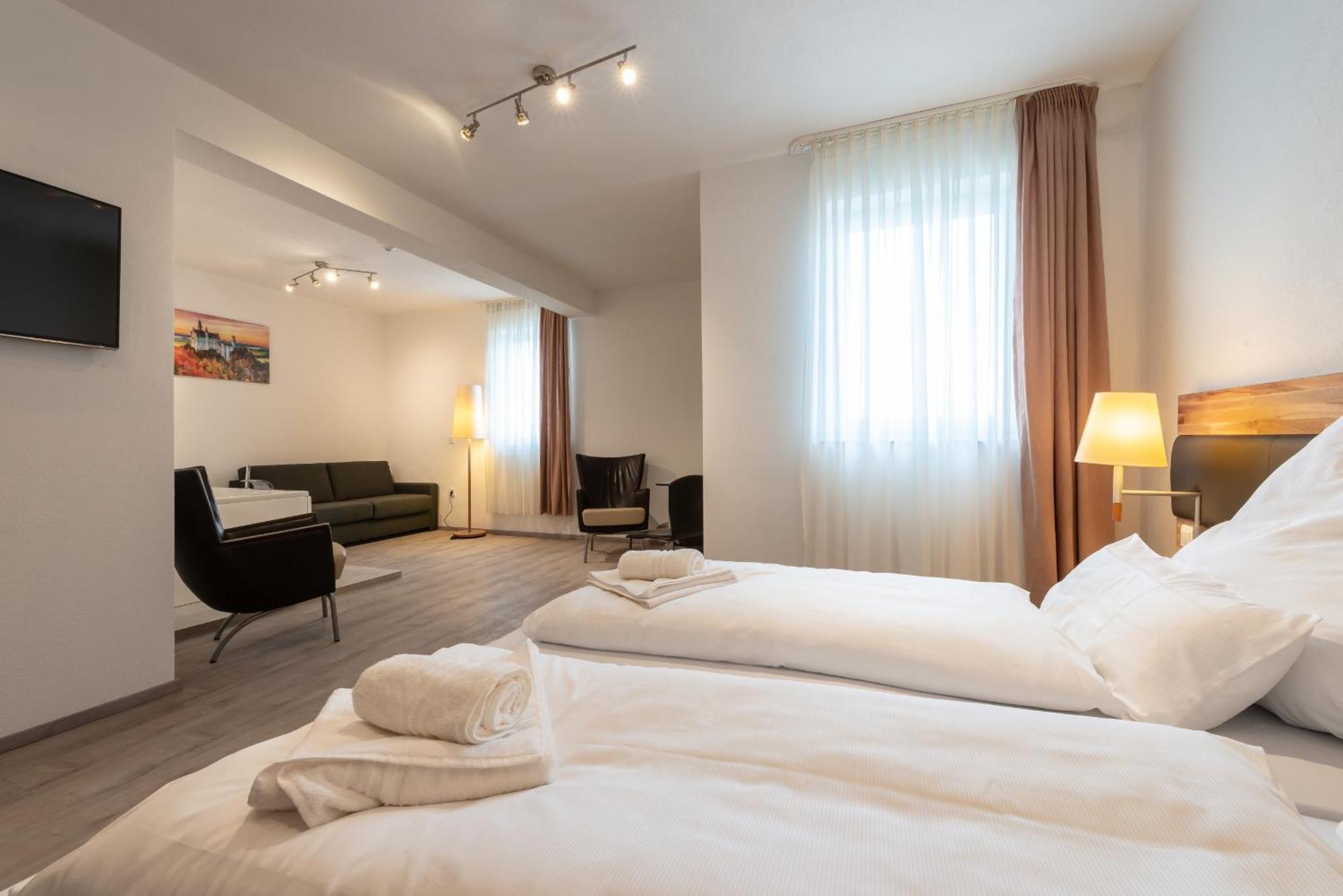 Hotel In Laisen Reutlingen Room photo